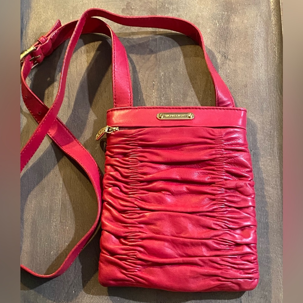 Vibrant MK Michael Kors Crossbody Bag with Ruched Design
